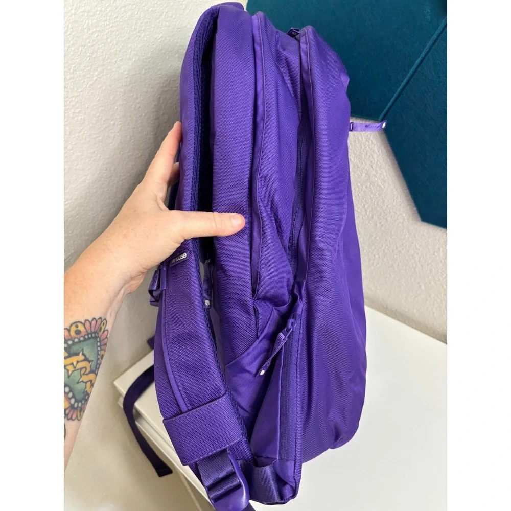 Incase Purple Laptop Backpack Padded Sleeve Deluxe Pockets Macbook 17